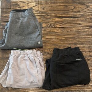 Men’s bundle of sweatpants. Size large.